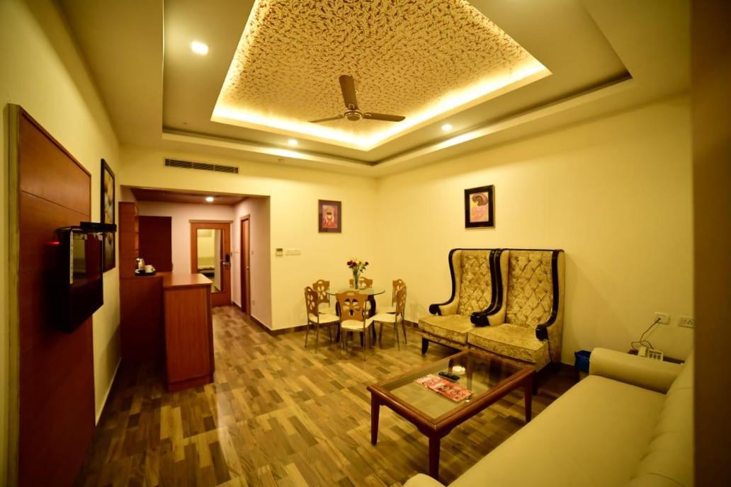 Grand Continental Hotel Prayagraj Exterior photo
